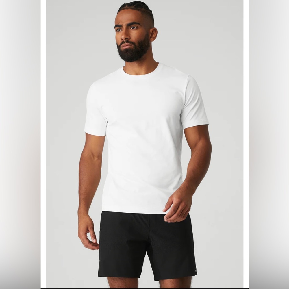 Alo yoga Men’s t shirt black & white L & XL